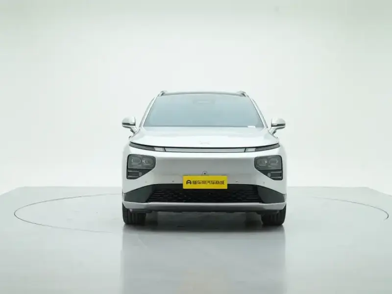 2024 Xpeng G9 с пробегом 25 800 км