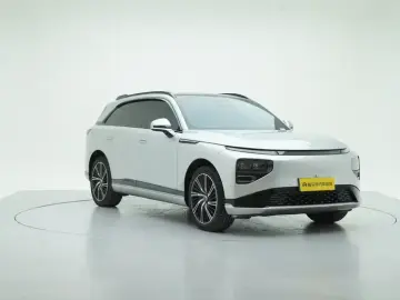 2024 Xpeng G9 с пробегом 25 800 км