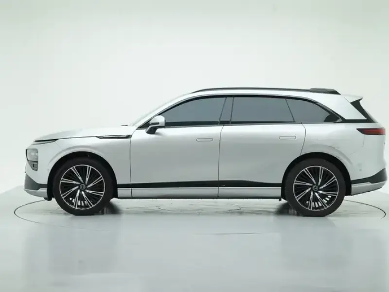 2024 Xpeng G9 с пробегом 25 800 км