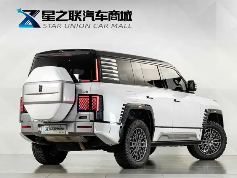 2023 BYD Yangwang U8 с пробегом 2 700 км