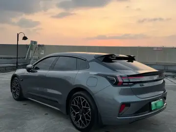 2024 Zeekr 001 с пробегом 33 000 км