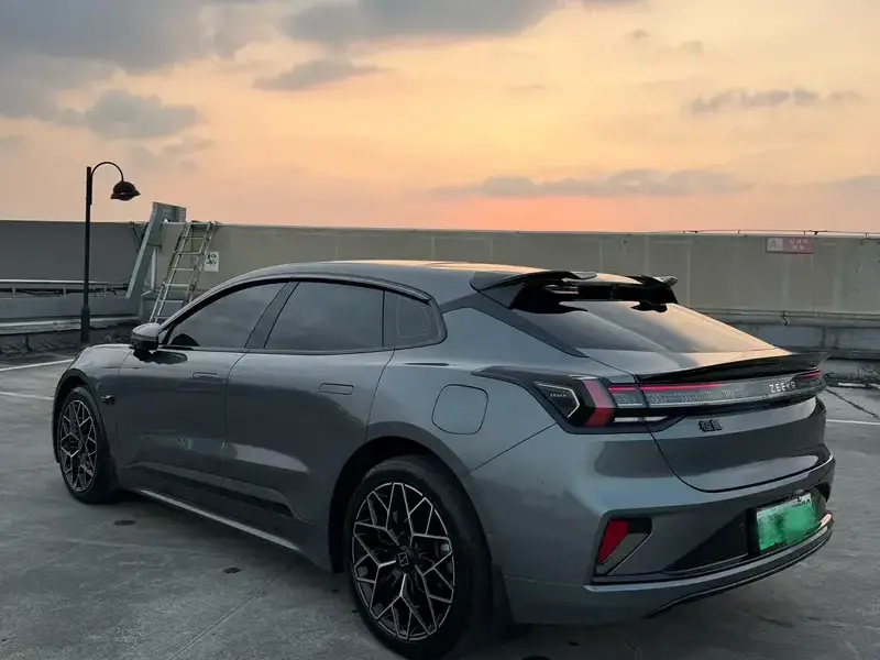 2024 Zeekr 001 с пробегом 33 000 км