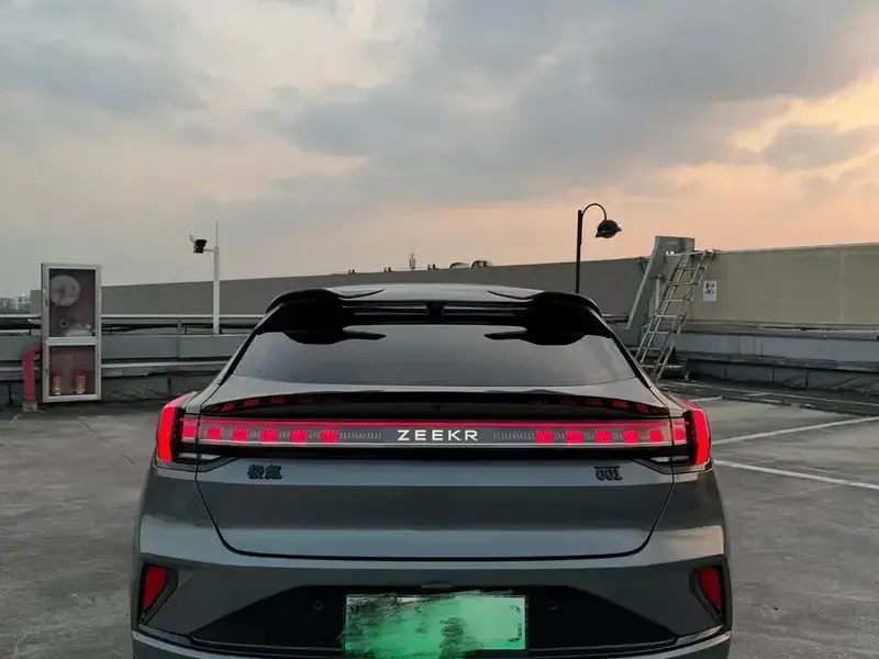 2024 Zeekr 001 с пробегом 33 000 км