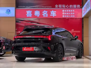 2025 Zeekr 001 с пробегом 18 000 км