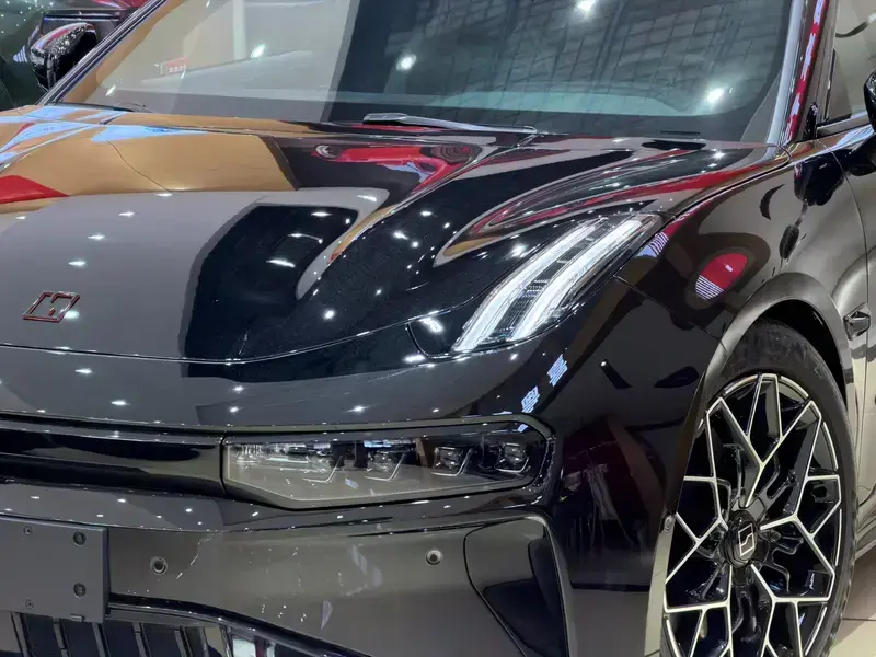 2025 Zeekr 001 с пробегом 18 000 км