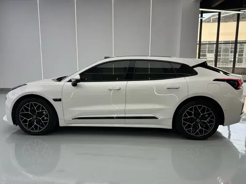 2025 Zeekr 001 с пробегом 47 000 км