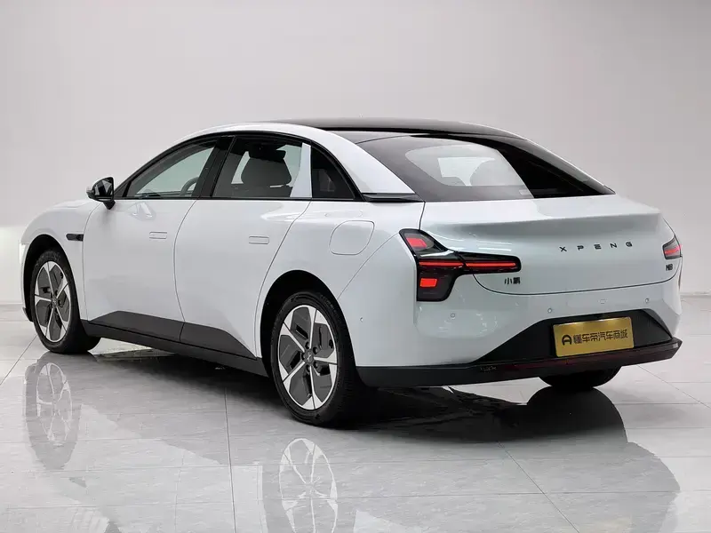 2025 Xpeng Mona M03 с пробегом 4 600 км