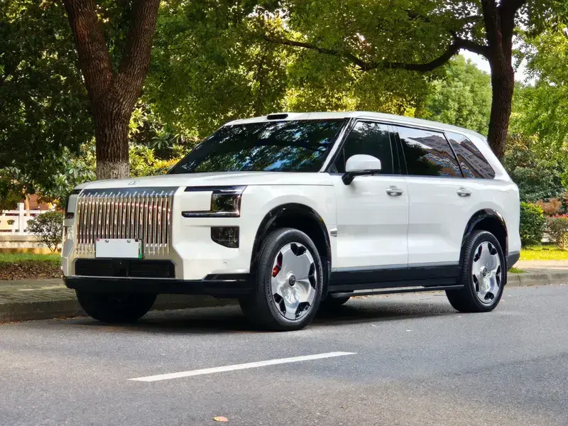 2025 Zeekr 9X с пробегом 10 000 км