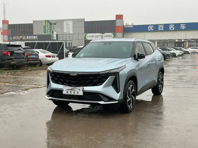 2023 Geely Atlas Pro с пробегом 8 000 км