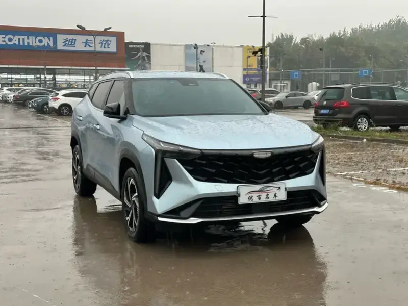 2023 Geely Atlas Pro с пробегом 8 000 км