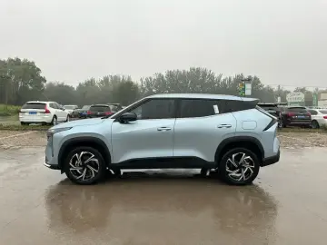2023 Geely Atlas Pro с пробегом 8 000 км