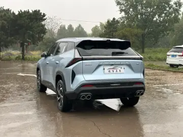 2023 Geely Atlas Pro с пробегом 8 000 км