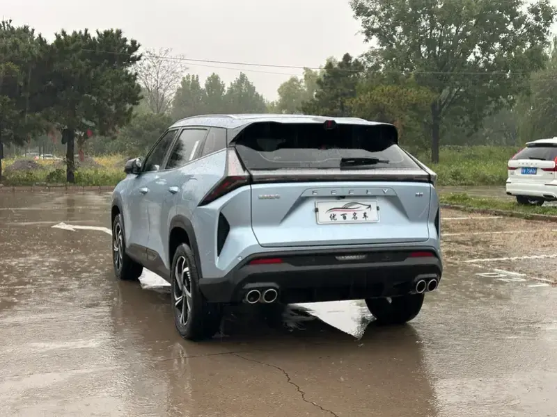 2023 Geely Atlas Pro с пробегом 8 000 км