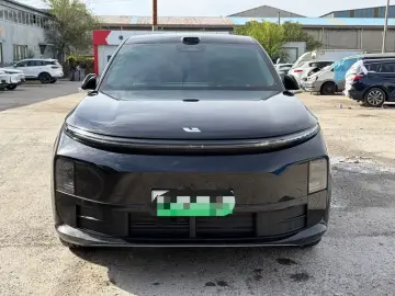 2025 Li Auto (Lixiang) L6 с пробегом 19 000 км