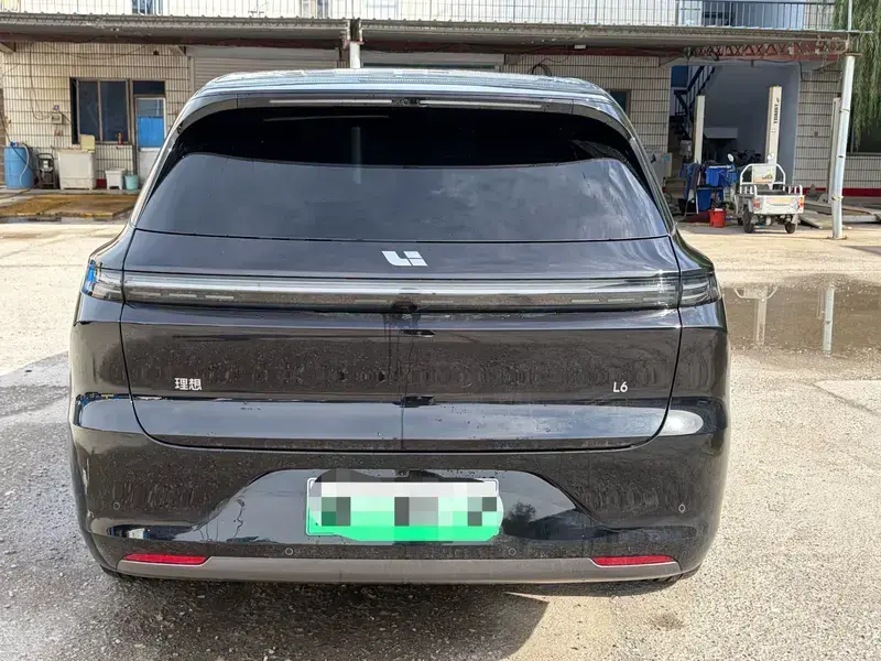 2025 Li Auto (Lixiang) L6 с пробегом 19 000 км