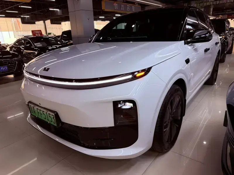 2024 Li Auto (Lixiang) L6 с пробегом 27 000 км