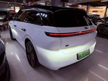 2024 Li Auto (Lixiang) L6 с пробегом 27 000 км