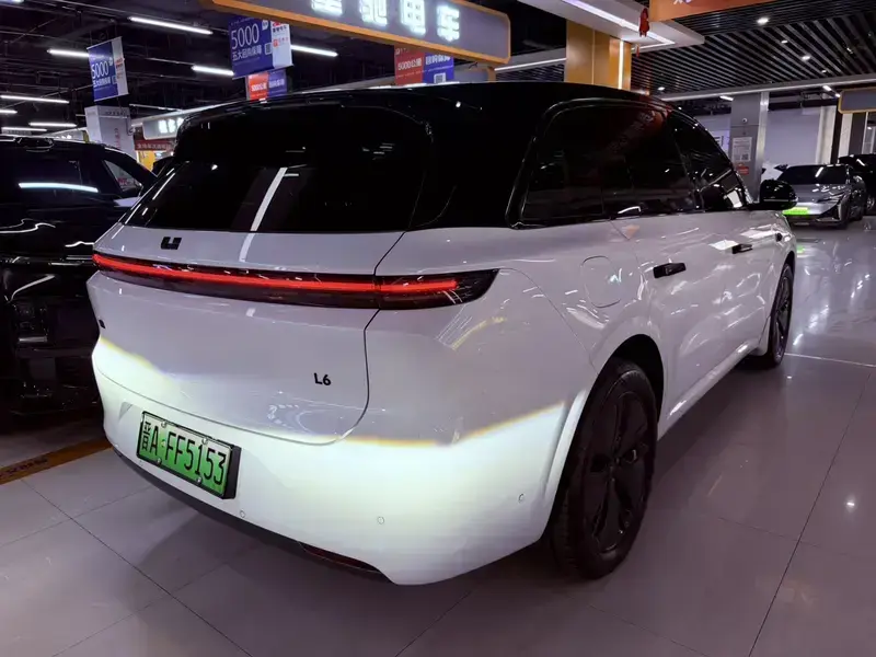 2024 Li Auto (Lixiang) L6 с пробегом 27 000 км