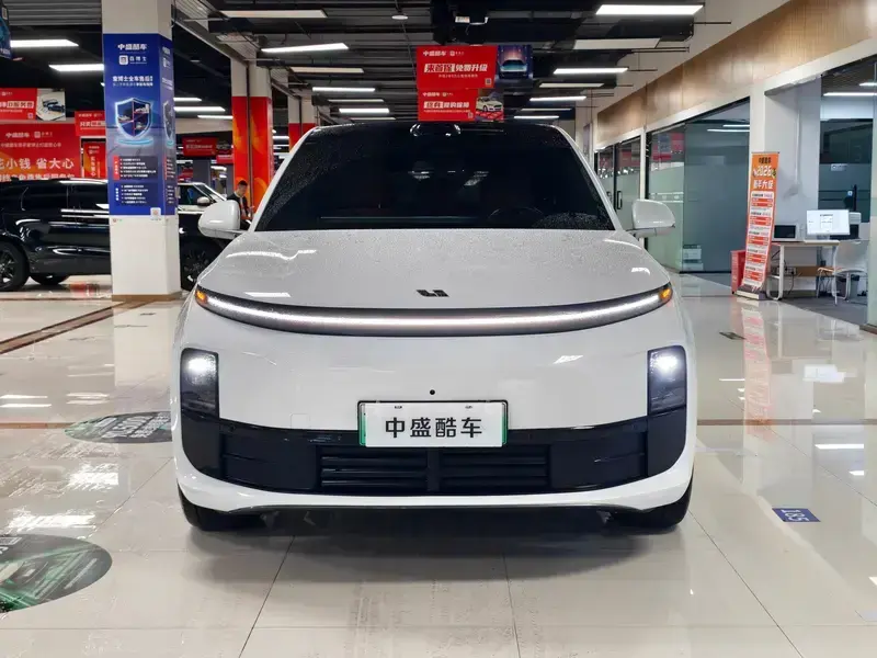 2024 Li Auto (Lixiang) L6 с пробегом 14 000 км