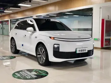2024 Li Auto (Lixiang) L6 с пробегом 14 000 км