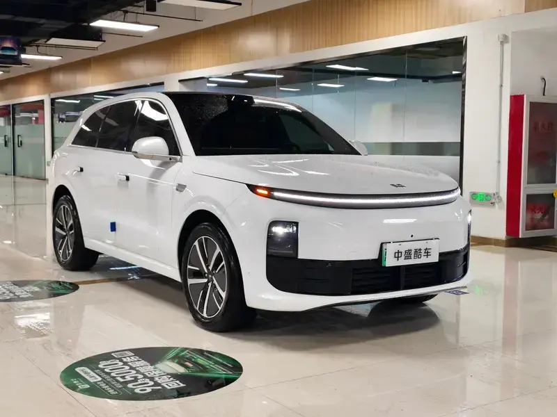 2024 Li Auto (Lixiang) L6 с пробегом 14 000 км
