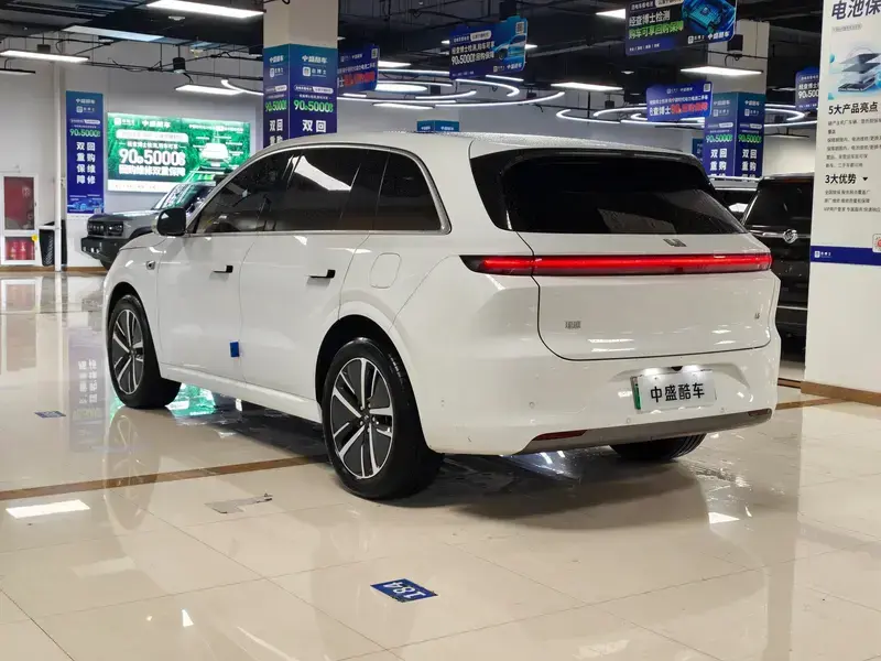 2024 Li Auto (Lixiang) L6 с пробегом 14 000 км