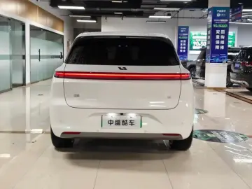 2024 Li Auto (Lixiang) L6 с пробегом 14 000 км