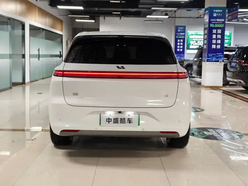 2024 Li Auto (Lixiang) L6 с пробегом 14 000 км