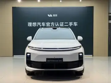 2025 Li Auto (Lixiang) L6 с пробегом 12 400 км
