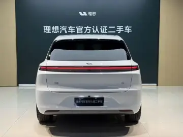 2025 Li Auto (Lixiang) L6 с пробегом 12 400 км