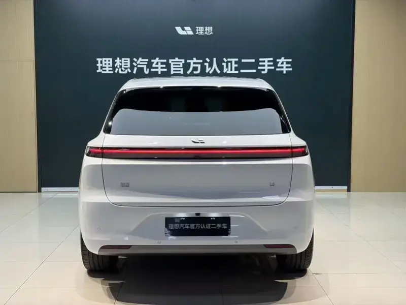 2025 Li Auto (Lixiang) L6 с пробегом 12 400 км
