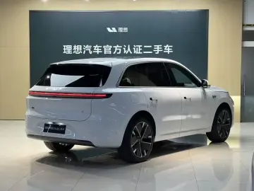2025 Li Auto (Lixiang) L6 с пробегом 12 400 км