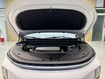 2025 Li Auto (Lixiang) L6 с пробегом 12 400 км