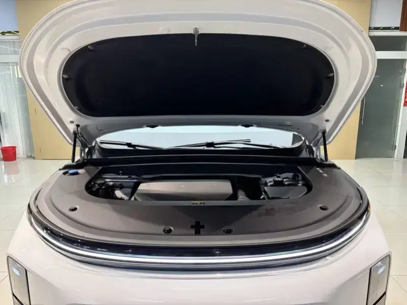2025 Li Auto (Lixiang) L6 с пробегом 12 400 км