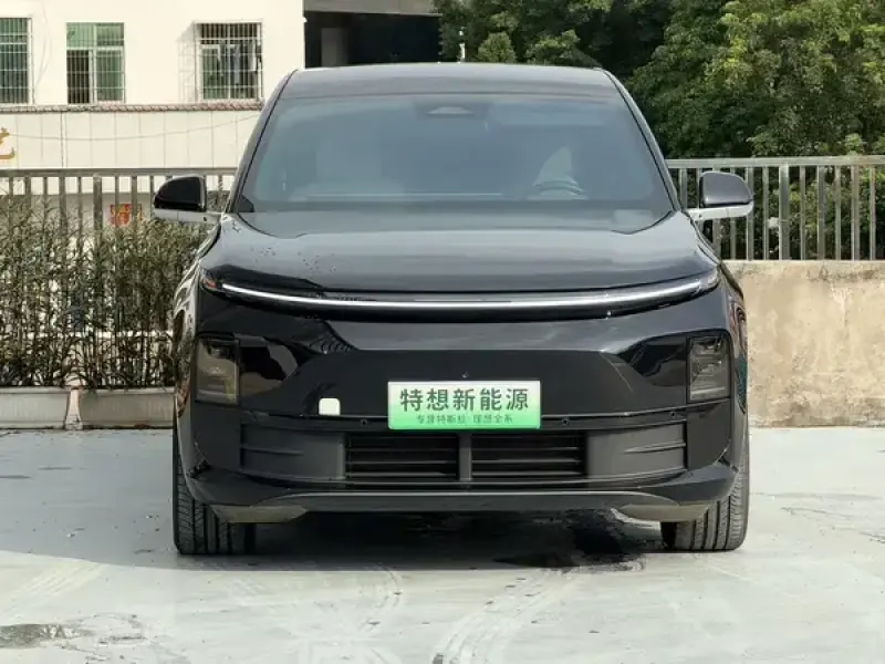 2024 Li Auto (Lixiang) L6 с пробегом 33 000 км