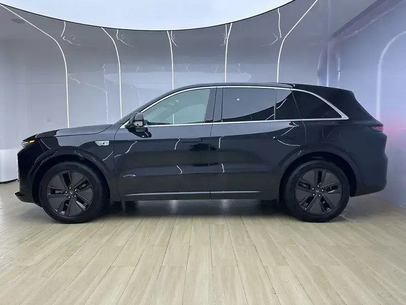 2024 Li Auto (Lixiang) L6 с пробегом 30 800 км