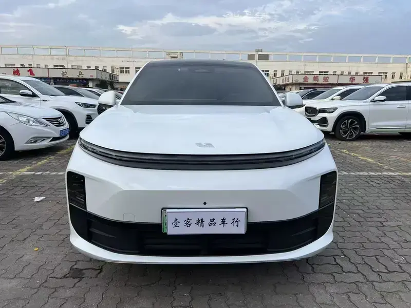 2024 Li Auto (Lixiang) L6 с пробегом 28 000 км