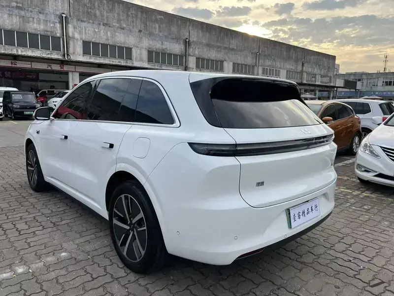 2024 Li Auto (Lixiang) L6 с пробегом 28 000 км