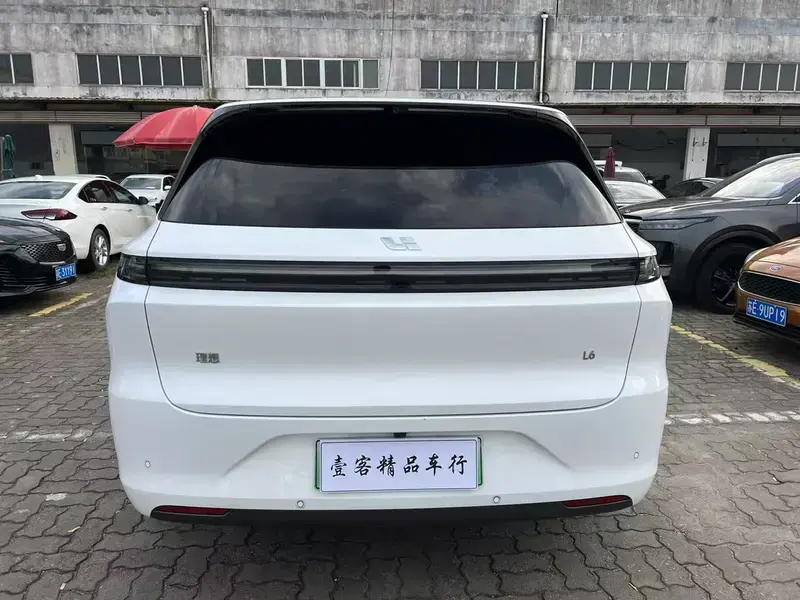 2024 Li Auto (Lixiang) L6 с пробегом 28 000 км