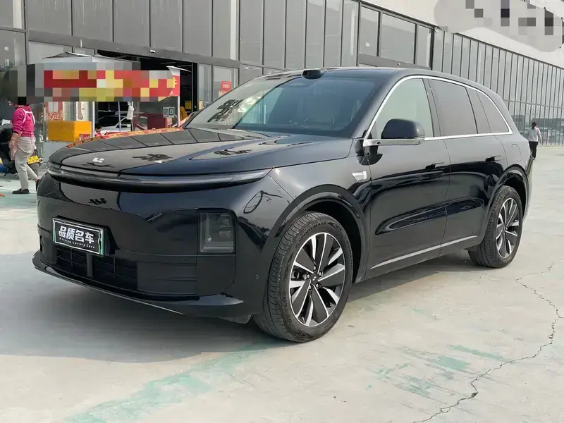 2025 Li Auto (Lixiang) L6 с пробегом 17 000 км