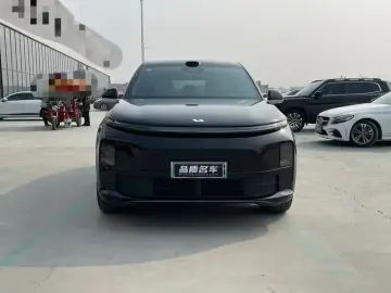 2025 Li Auto (Lixiang) L6 с пробегом 17 000 км