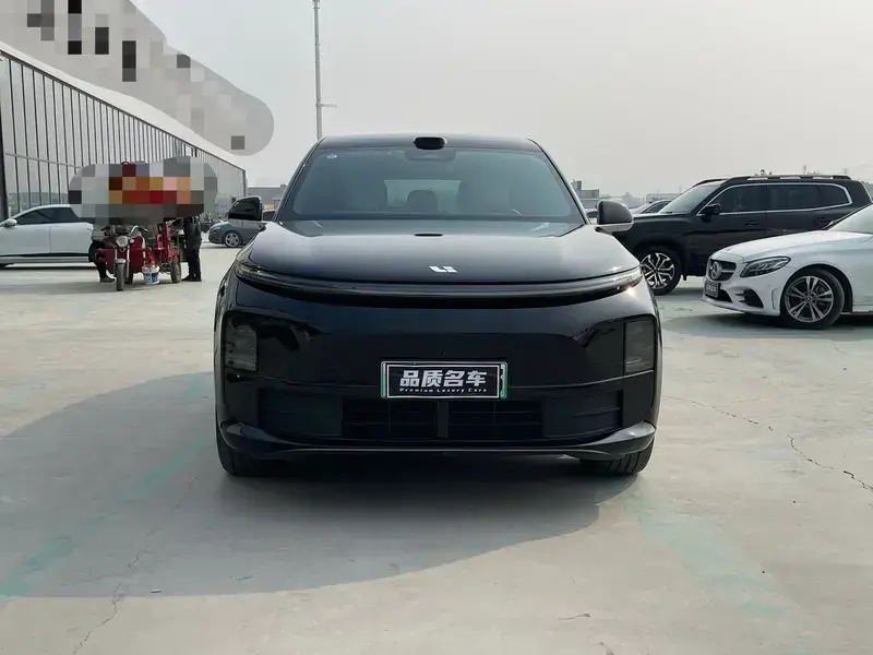 2025 Li Auto (Lixiang) L6 с пробегом 17 000 км