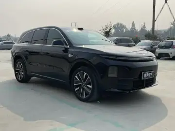 2025 Li Auto (Lixiang) L6 с пробегом 17 000 км