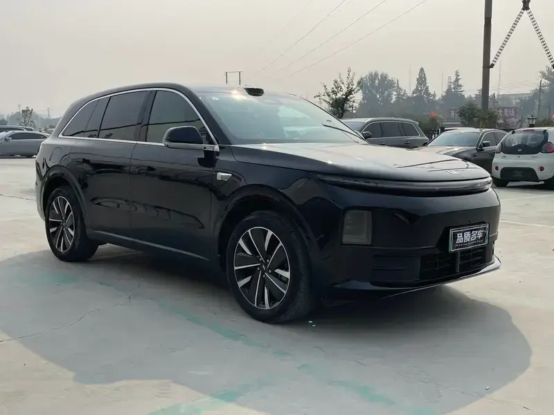 2025 Li Auto (Lixiang) L6 с пробегом 17 000 км