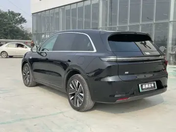 2025 Li Auto (Lixiang) L6 с пробегом 17 000 км