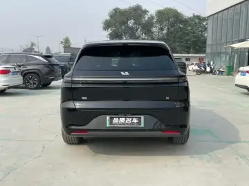 2025 Li Auto (Lixiang) L6 с пробегом 17 000 км