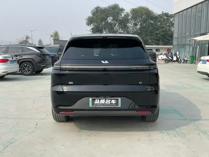2025 Li Auto (Lixiang) L6 с пробегом 17 000 км