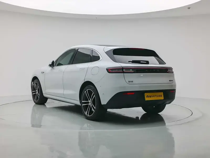 2024 Aito M5 с пробегом 22 400 км