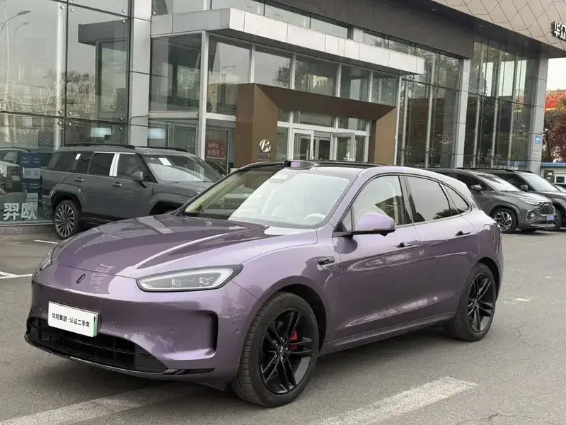 2025 Aito M5 с пробегом 15 000 км