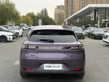 2025 Aito M5 с пробегом 15 000 км